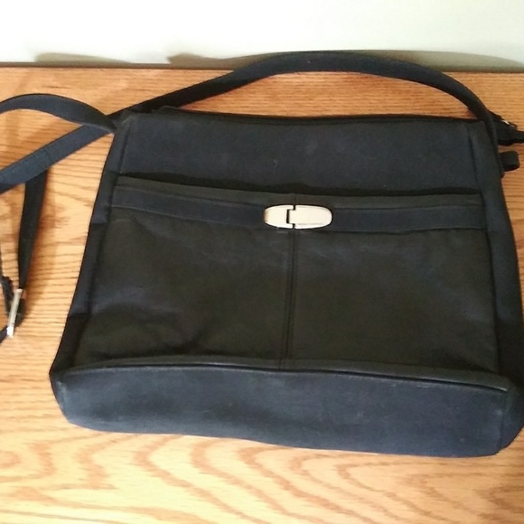 hush puppies luggage size